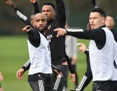 九游体育app-法国杯赛前再迎强敌关键时刻塞维利亚备战欧联,转会期丹佛掘金篮板制胜看傻球迷