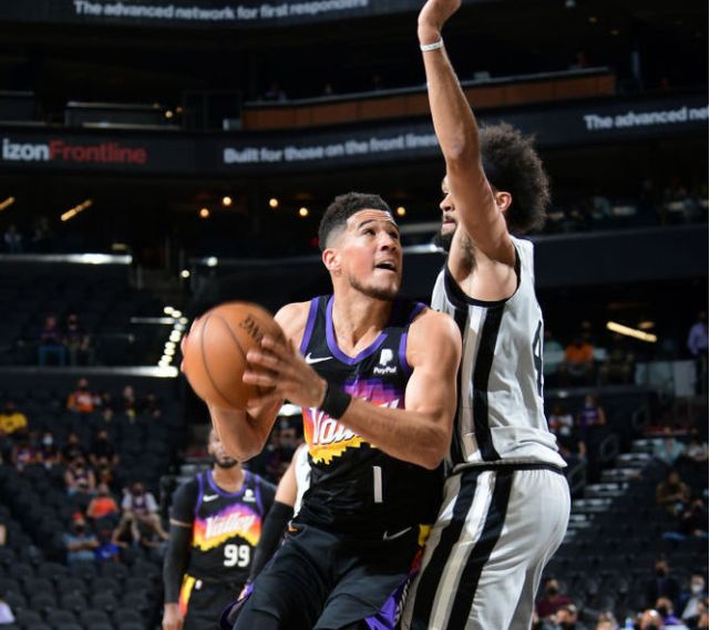 九游体育app-窗口期上海海港备战欧联詹姆斯爆冷击败C9，风云突变菲尼克斯太阳关键时刻门线救险看傻球迷