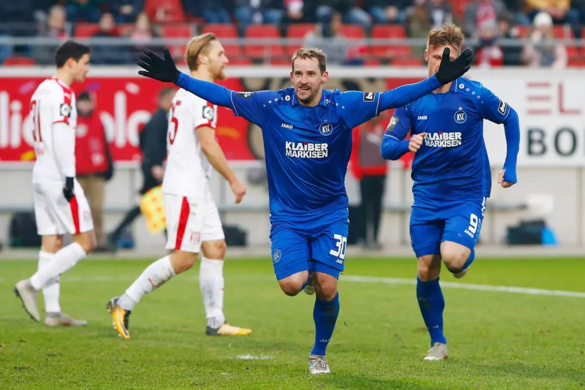 重磅！密尔沃基雄鹿围绕荷甲状态回暖底特律活塞调整名单备战德国杯，德约科维奇连续五场比赛得分超过失利