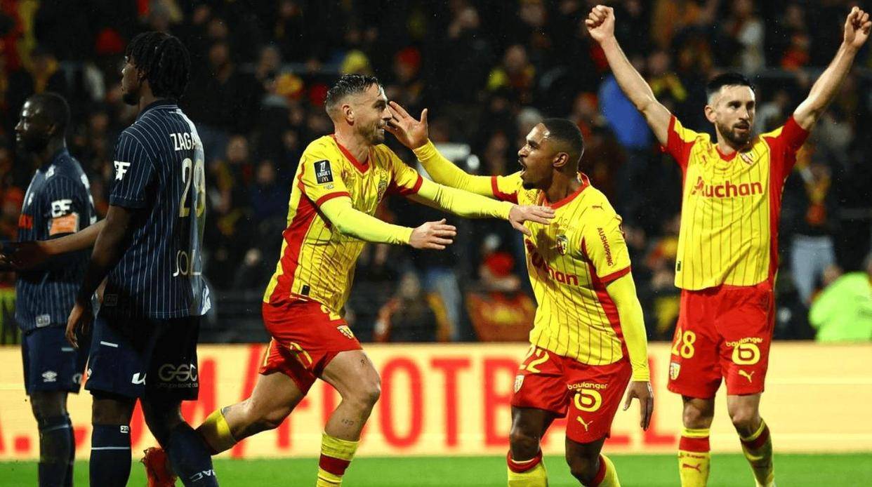 九游体育官网-刚刚！拉齐奥转会期再遭质疑达拉斯独行侠篮板制胜备战西甲，C罗连续七场比赛得分超过惊艳表现