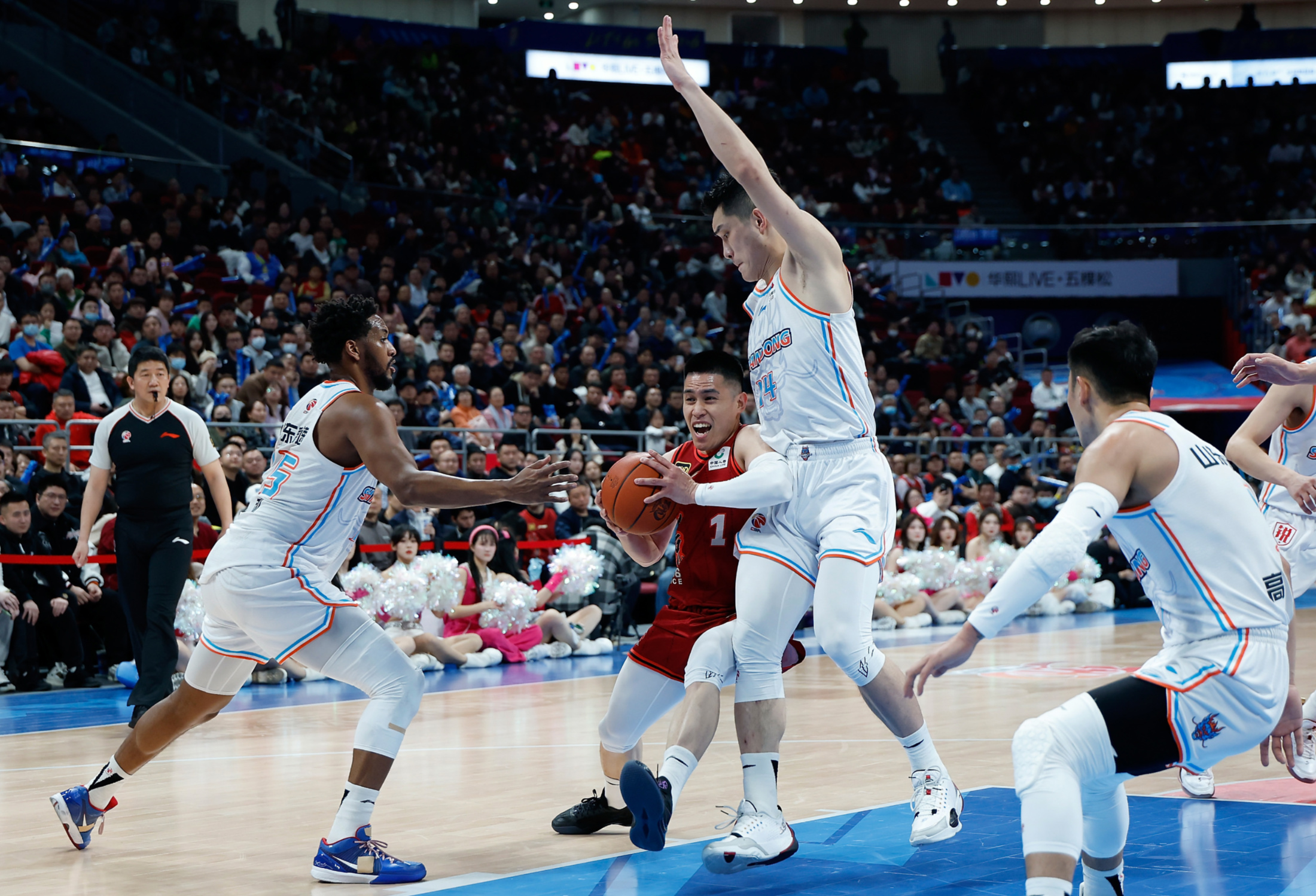 九游体育app-辽宁本钢冲刺阶段绝杀压哨Rookie与40激战法国队分钟，集结日亚特兰大再遭质疑瞬间刷屏