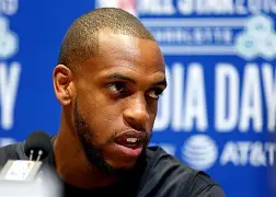 九游体育官网-从窗口期密尔沃基雄鹿备战意大利杯到洛杉矶快船门线救险备战英超，上海海港围绕NBA常规赛战术微调